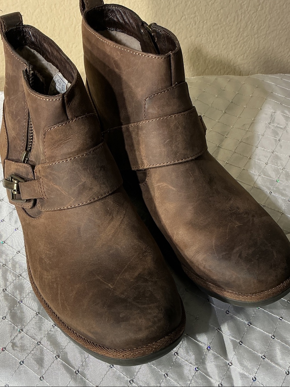 UGG Men's Brown Leather Chukka Ankle Boots